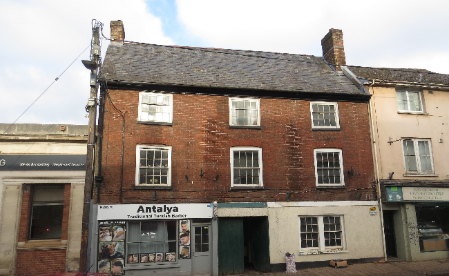 Part commercial part residential property in Crediton